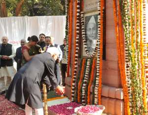 The Vice President, Shri Mohd. Hamid Ansari paying homage at the portrait of the former President, Late Dr. Rajendra Prasad on the occasion of his 130th  birth anniversary, in New Delhi on December 03, 2014.